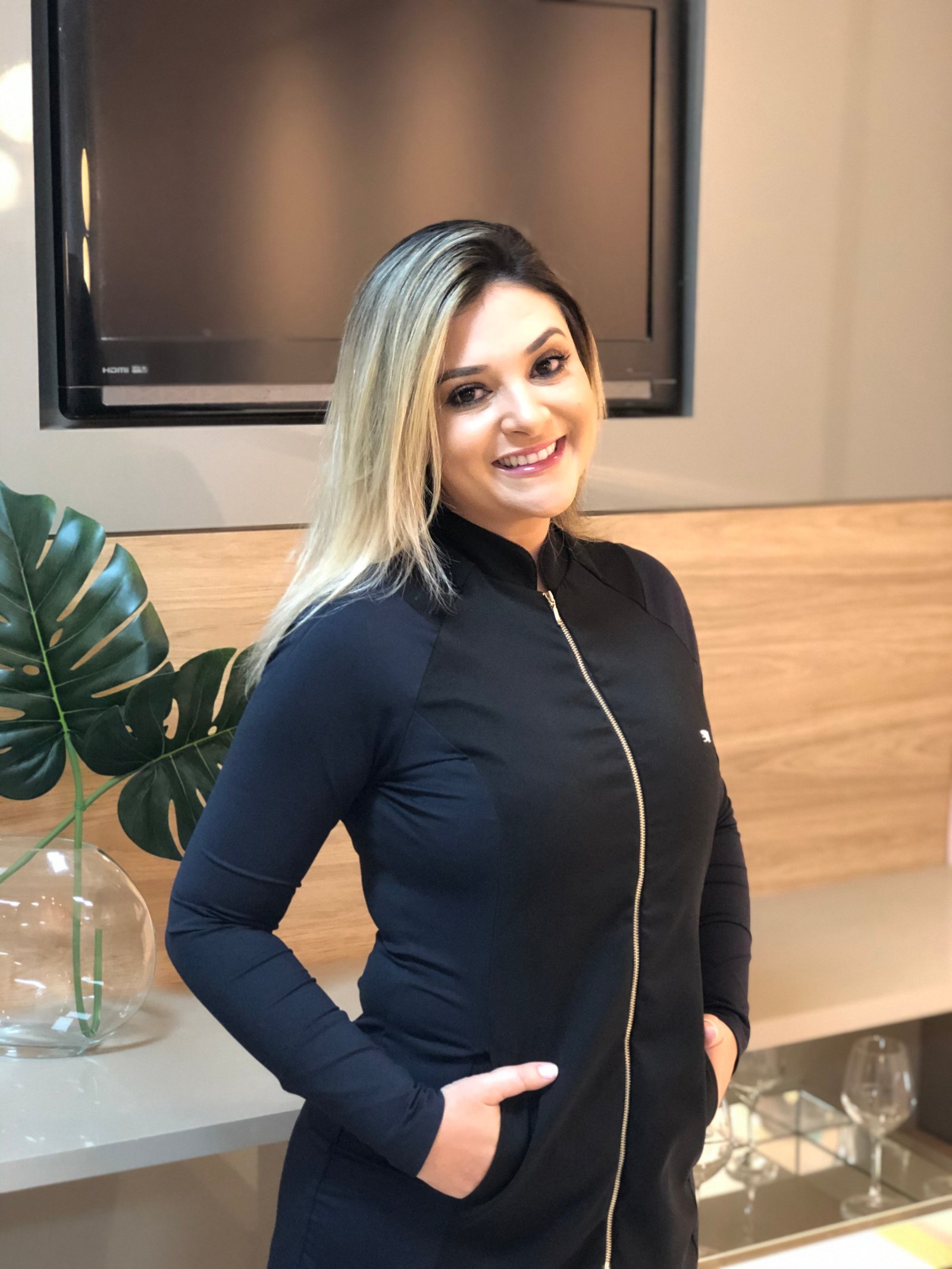 Clau Mendes — Maquiadora Profissional